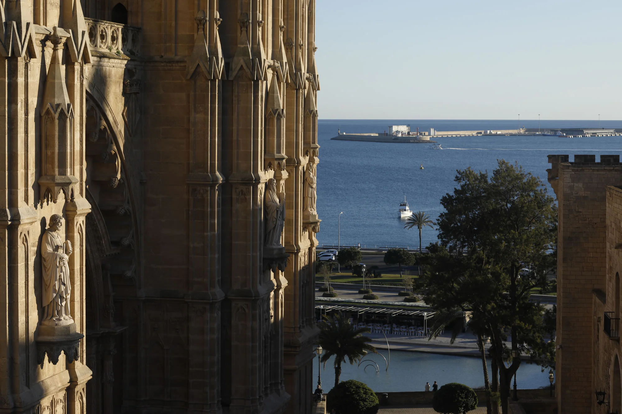 Views of the Cathedral and the Palace of La Almudaina